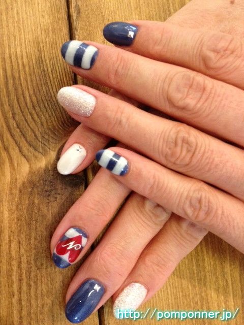 ネイビーとホワイトのボーダーネイル 12 10 Nails Striped Nails Ombre Nails ネイビーとホワイトのボーダーネイル 12 10 Nails Striped Nails Ombre Nails