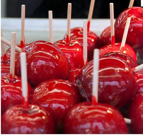 Granny S Candy Apple S 2 Cups Sugar 3 4 Cup Water 1 2 Cup Light Corn Syrup 1 2 Teaspoon Red Food Coloring O Easy Candy Recipes Candy Apples Candy Recipes