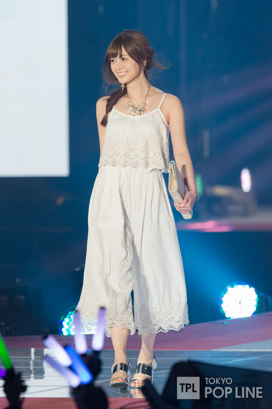 Shiraishi Mai 白いワンピース ファッション 橋本奈々未 白石麻衣 Shiraishi Mai 白いワンピース ファッション 橋本奈々未 白石麻衣