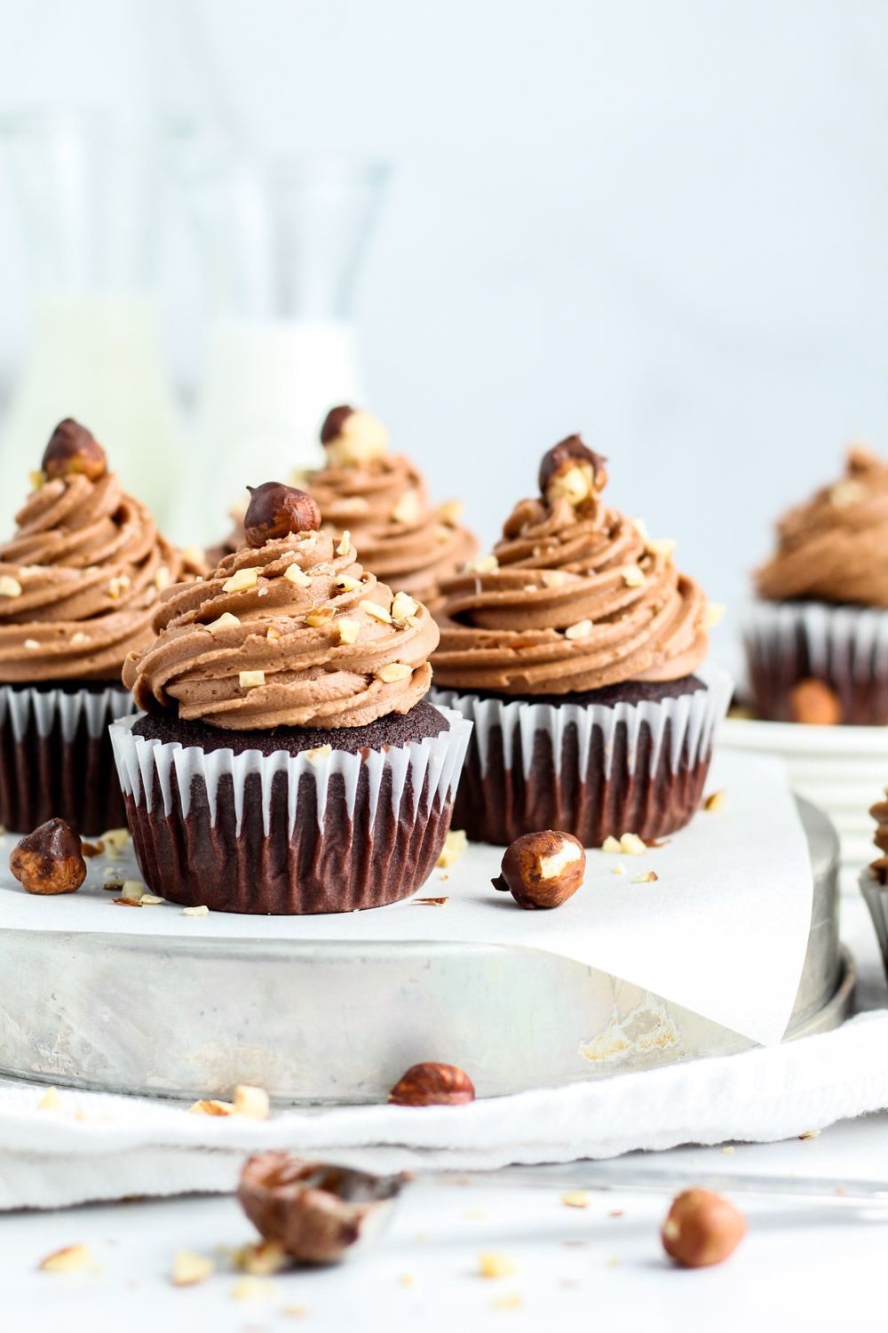 These moist chocolatey Nutella Cupcakes are stuffed with Nutella and are topped with rich, creamy Nutella buttercream and a chocolate dipped hazelnut! Delicious Cupcakes Recipes, Yummy Cupcakes, Cupcake Recipes, Mini Cupcakes, Dessert Recipes, Semi Sweet Chocolate Chips, Chocolate Hazelnut, Chocolate Dipped, Chocolate Cake