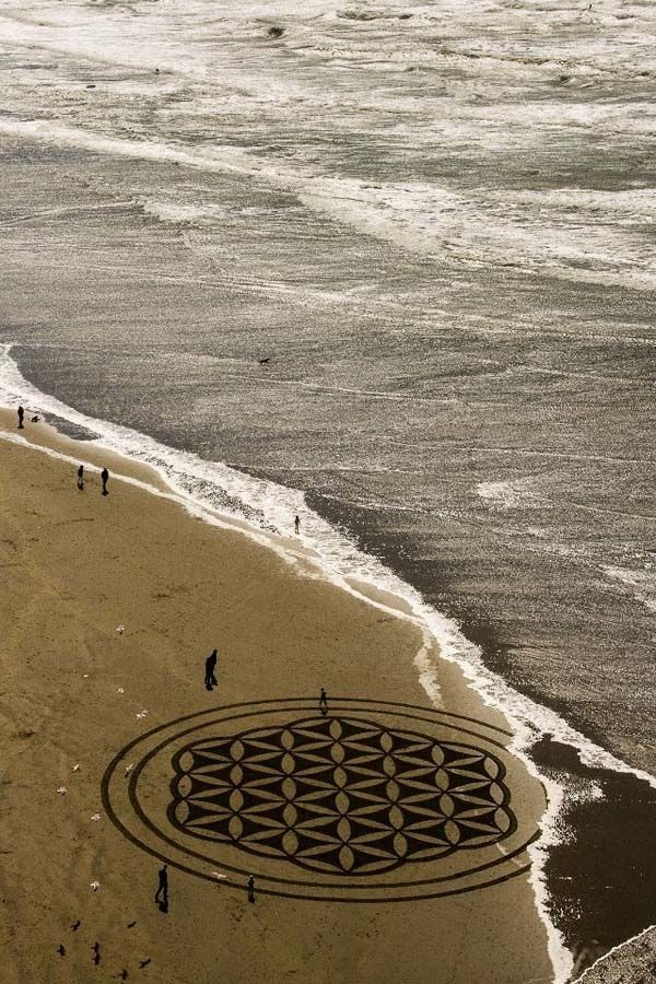 This California Artist Uses A Rake To Create Murals In Beach Sand This California Artist Uses A Rake To Create Murals In Beach Sand And They Re Beyond Stunning