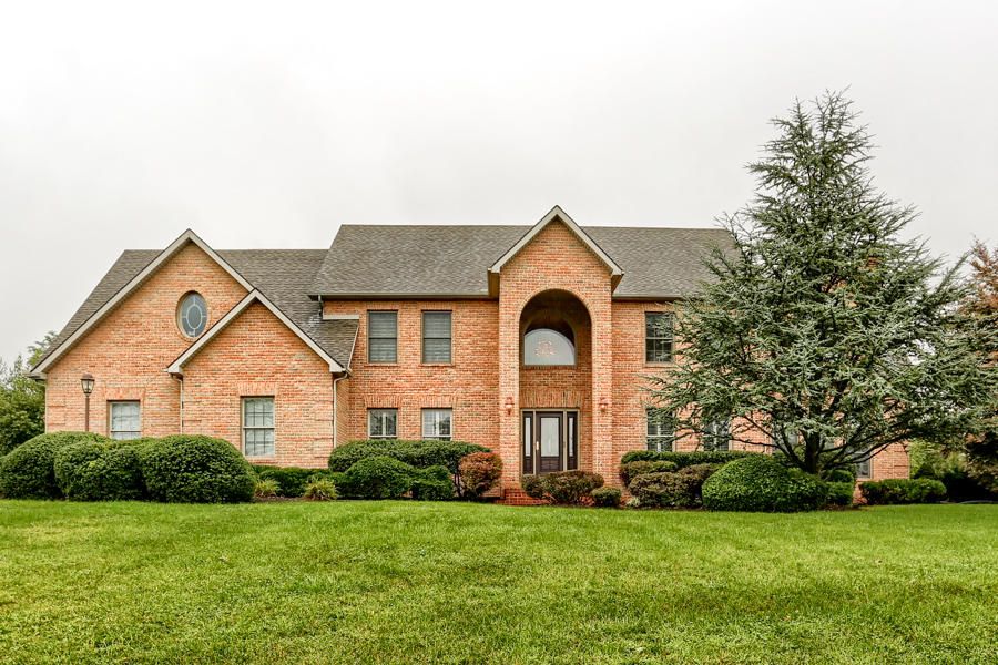 New Listing! 112 Jeff Lane is ready for your weekend tour this