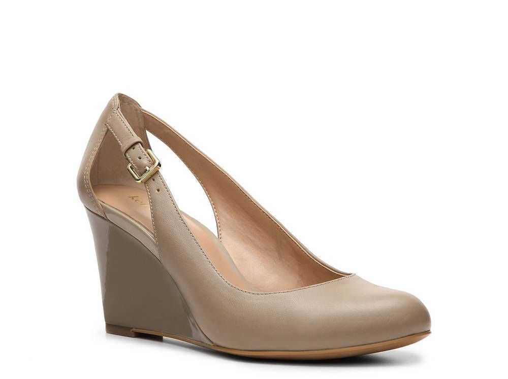 kelly & katie fassi wedge pump
