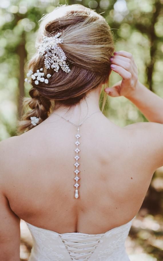 This simple rose gold backdrop necklace will gracefully adorn your wedding look, making you feel out-of-this world beautiful as you walk down the aisle in a backless (or low-back) wedding gown Wedding Gown Necklace, Backdrop Necklace Wedding, Backdrops Necklace, Bridesmaid Bracelet, Bridal Earrings, Bridal Jewelry, Wedding Necklaces, Rose Gold Wedding Jewelry, Wedding Accessories Jewelry