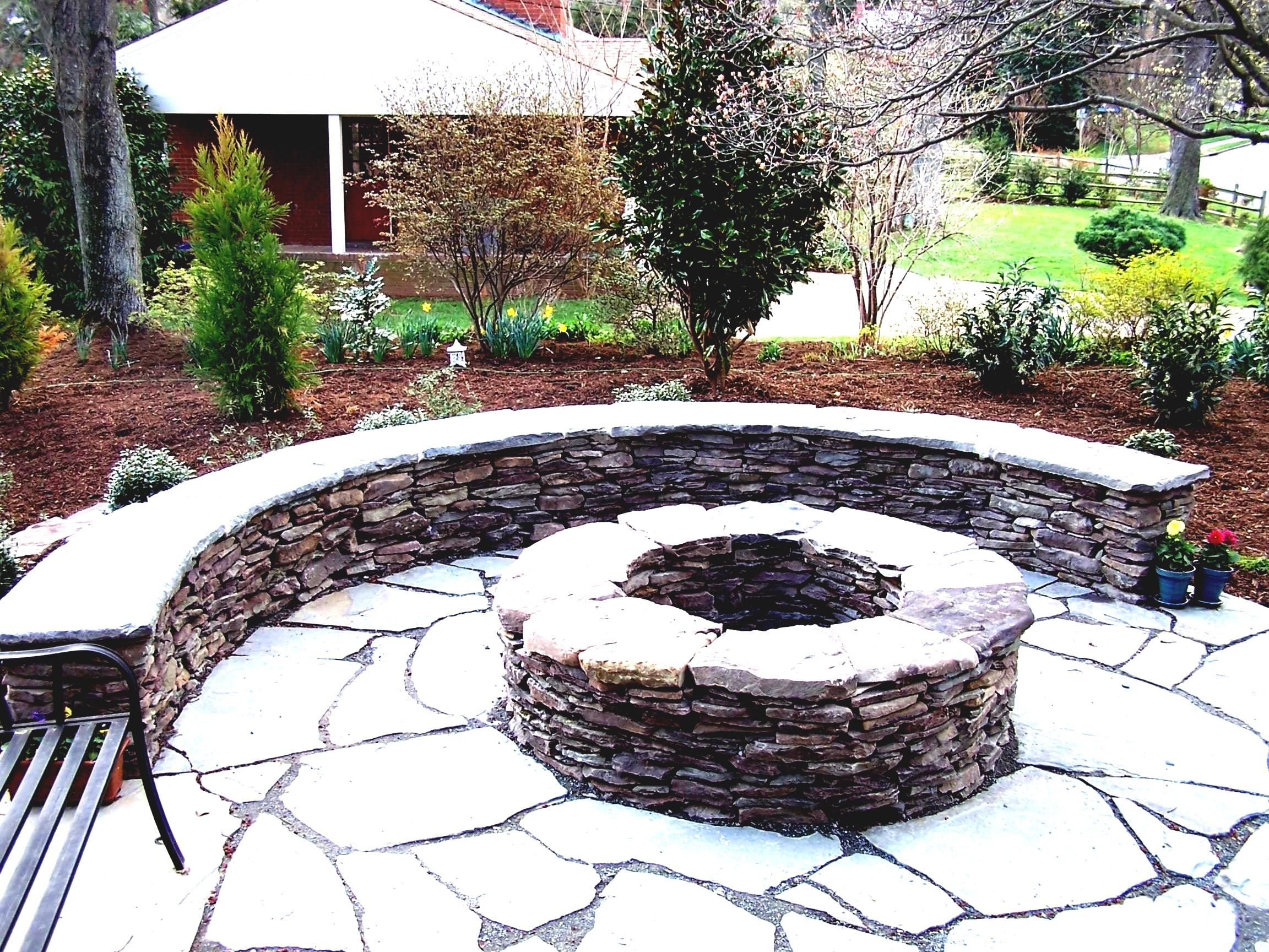 quadratischer fertiger patio mit feuerstelle backstein genial outdoorfeuerstelle ideen poll wand co gartendeko quadratischer fertiger patio mit feuerstelle backstein genial outdoorfeuerstelle ideen poll wand co gartendeko