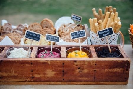 22 bars à thème pour votre mariage Wedding Buffet, Wedding Bar, Wedding Deco, Home Wedding, Wedding Food, Cocktail Desserts, Cocktails, Dream Beach Wedding, Wedding Mood Board