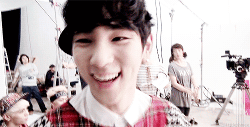 SHINee tip a smiling Key a day keeps the blues away. Other tips an apple a day keeps the doctor away. A bath a day keeps B.O. away. … | Shinee, Kim