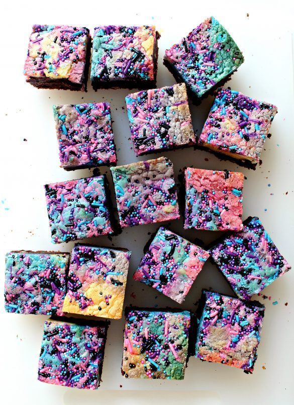 Galaxy Brownies feature swirls of colorful blondie with star speckled, fudgy brownie. Appropriately, this chewy, chocolate deliciousness is “out of this world”!|themondaybox.com Galaxy Party, Theme Galaxy, Galaxy Cake, Cosmic Brownies, Fudgy Brownies, Box Brownies, Cheese Brownies, Healthy Brownies, Caramel Brownies