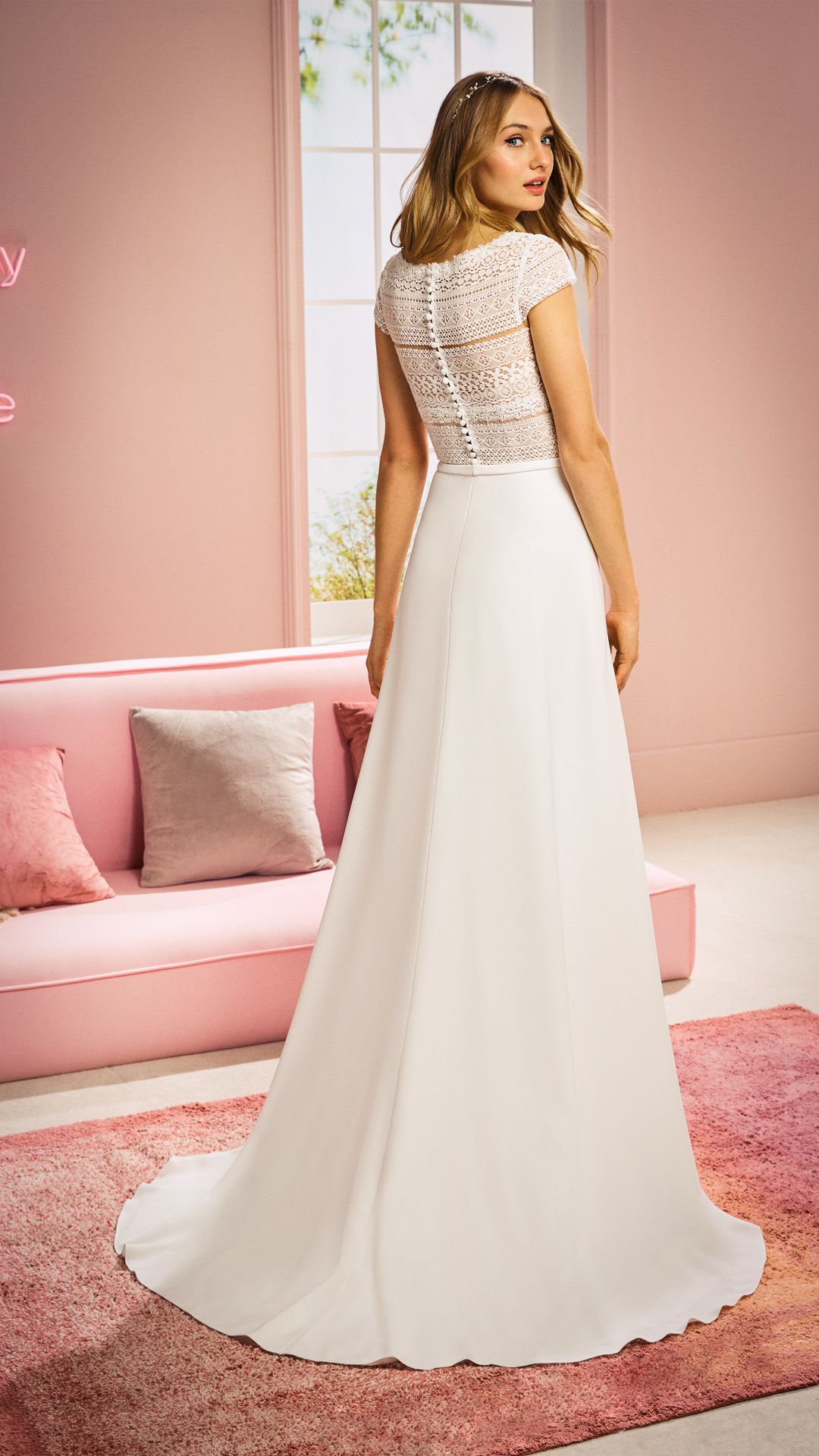 Neue Brautkleider für 20 :: White One Hochzeitskleider spitze