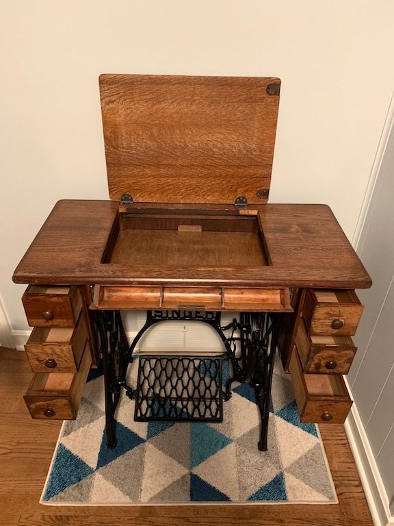 What To Do With Your Singer Sewing Machine Table: Hair & Makeup Vanity - A Spruced Up Life Singer Sewing Machine Repurposed, Antique Sewing Machine Table, Vintage Sewing Table, Sewing Machine Drawers, Antique Sewing Machines, Sewing Machine Projects, Singer Table, Singer Sewing Tables, Sewing Desk