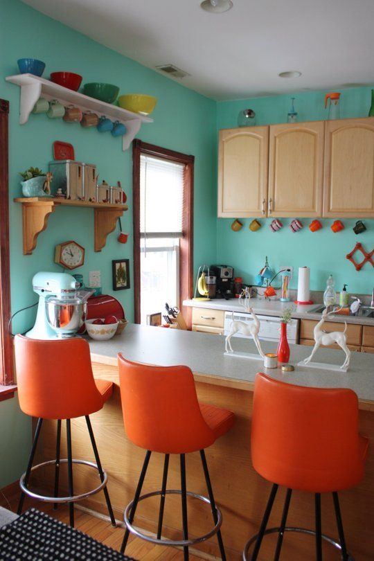 Blue teal pareti azzurre e acessori mlticolor per la cucina ... Colori vivaci per pareti