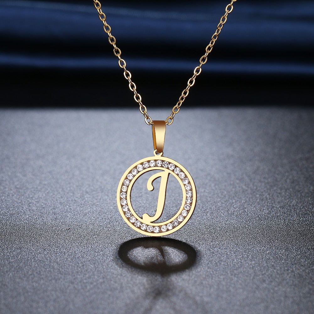 Comprimento do colar: 45cm Tamanho do pingente: 1.8cm Cores: Dourado ou Prata Material: aço inoxidável com cristal strass Todas as 26 letras do alfabeto (A-Z) Rhinestone Necklace, Crystal Rhinestone, Gold Necklace, Pendant Necklace, Valentine Day Gifts, Womens Necklaces, Washer Necklace, Stainless, Lettering