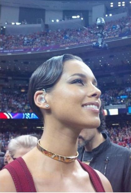 Alicia Keys Sang The National Anthem At The 2013 Super Bowl Alisha Keys Alicia Keys Classic Beauty