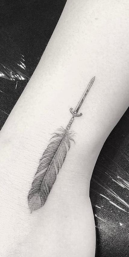 Tatuagens Triangle Tattoo, Tattoos, Get A Tattoo, Delicate Tattoo, Tatuajes, Tattoo, Tattos, Tattoo Designs