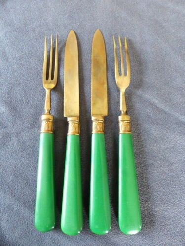 24 Piece Coloured Handle Cutlery Set with Cutlery Holder Stainless Steel Green 24 Piece Coloured Handle Cutlery Set with Cutlery Holder Stainless Steel Green