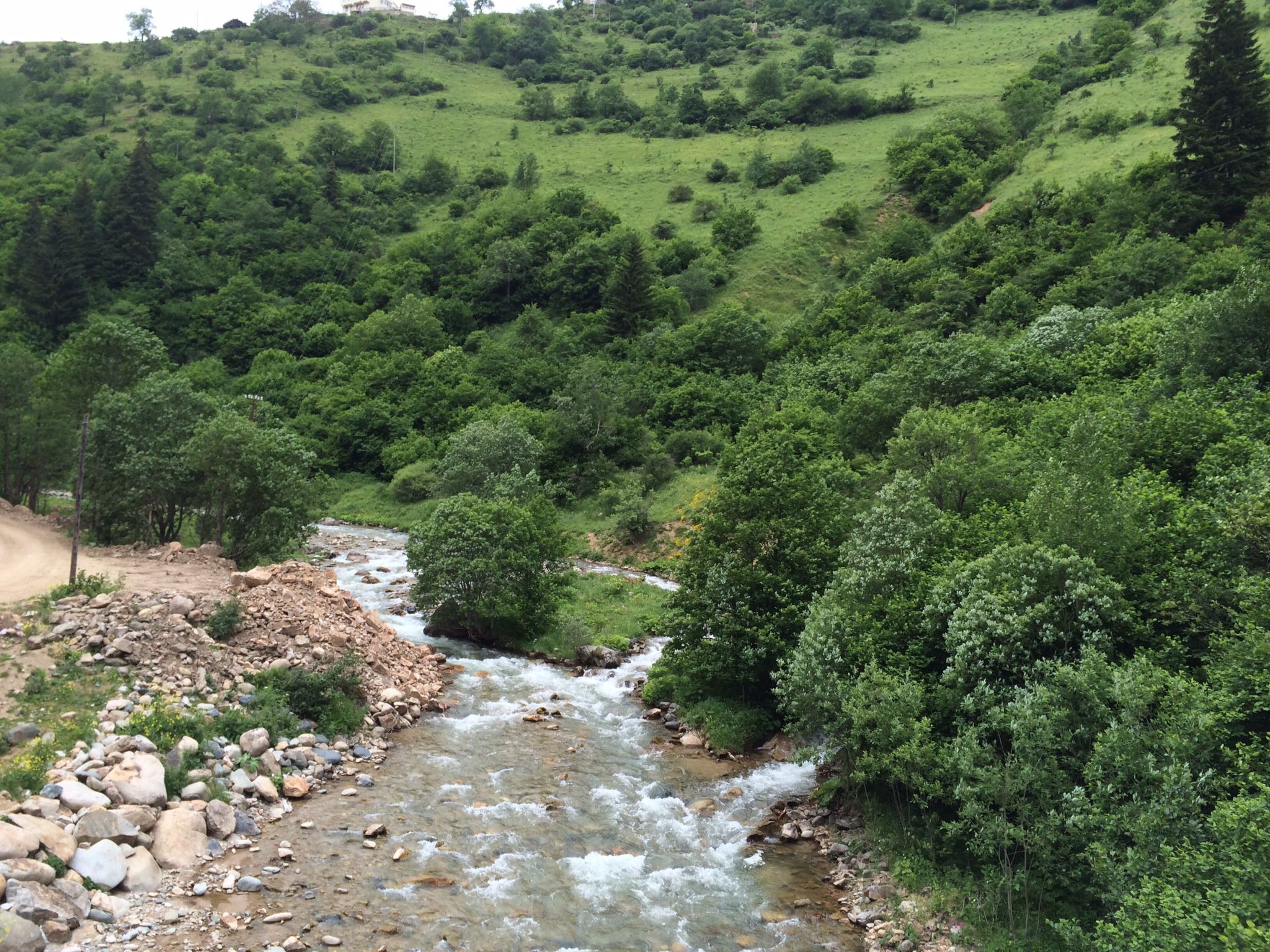 rize nin ikizdere ilcesinin ikizdere adli deresi uc kola ayrilip tekrar birlestikleri yer doga