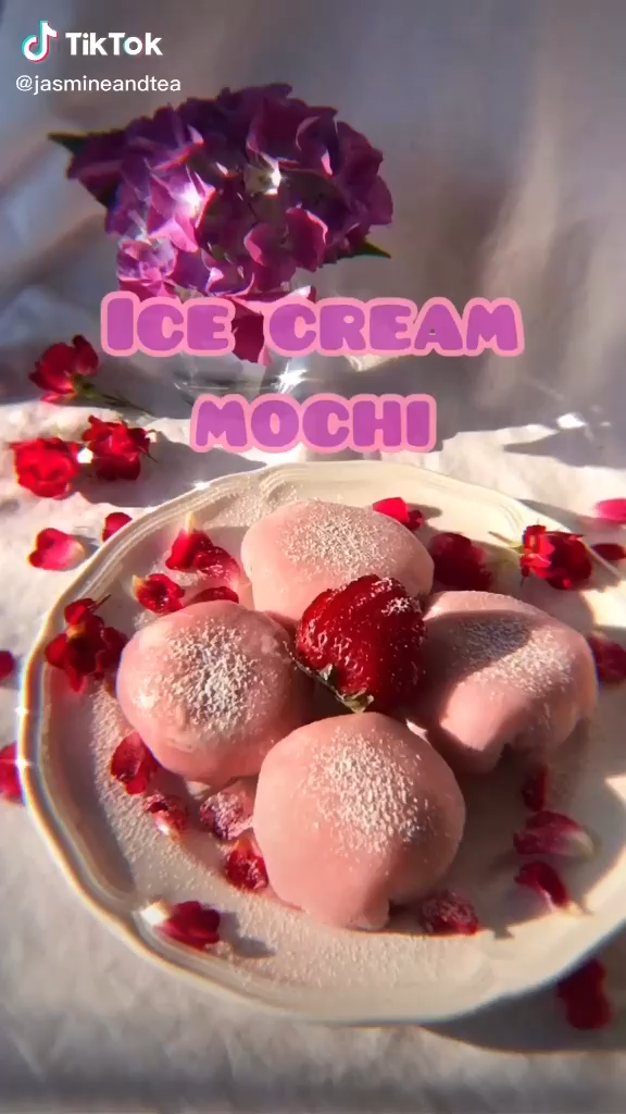 Strawberry ice cream mochi Strawberry ice cream mochi