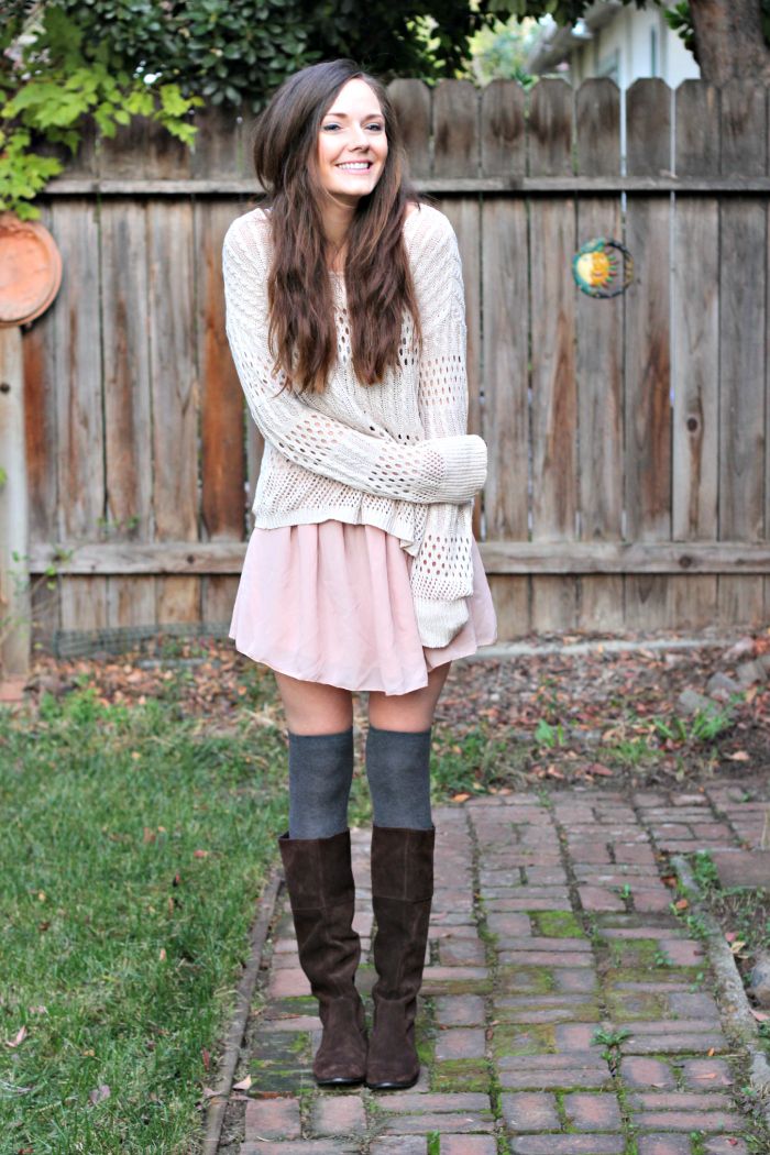 KNEE HIGH SOCKS AND BLUSH SKIRT