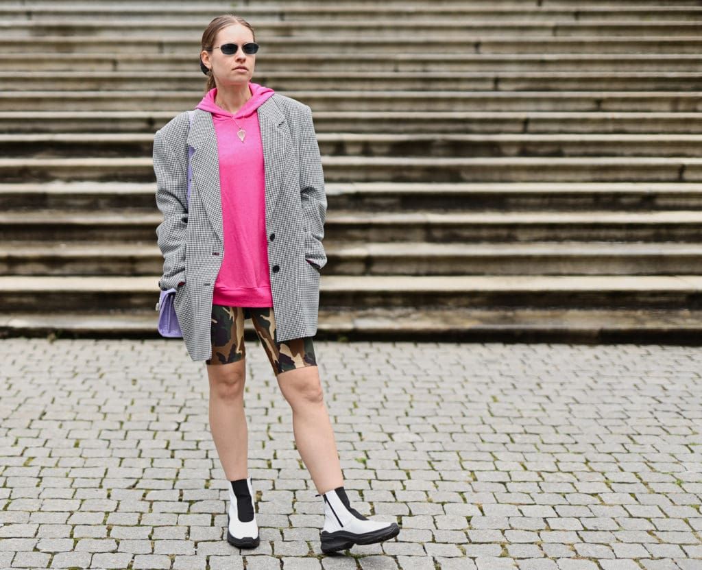 Bike Shorts Styling Ideas for Petite Women To Look Taller & Slimmer Petite Fall Outfits, Spring Work Outfits, Casual Summer Outfits, Womens Casual Outfits, Winter Fashion Outfits, Girl Outfits, Vegan Style Clothes, Outfits 2000s Style