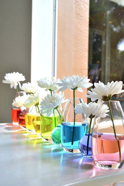 Tischdeko Idee für eine Gartenparty oder eine Sommerparty - oder einen Regenbog...
