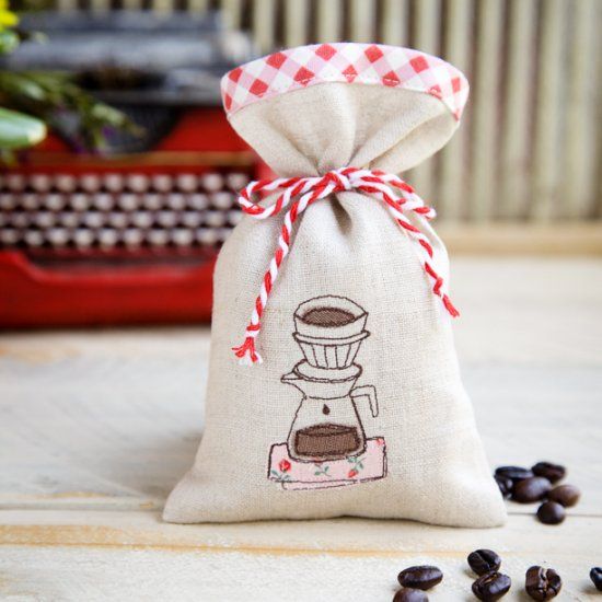 Learn how to make this cute mini bag. Step by step photo