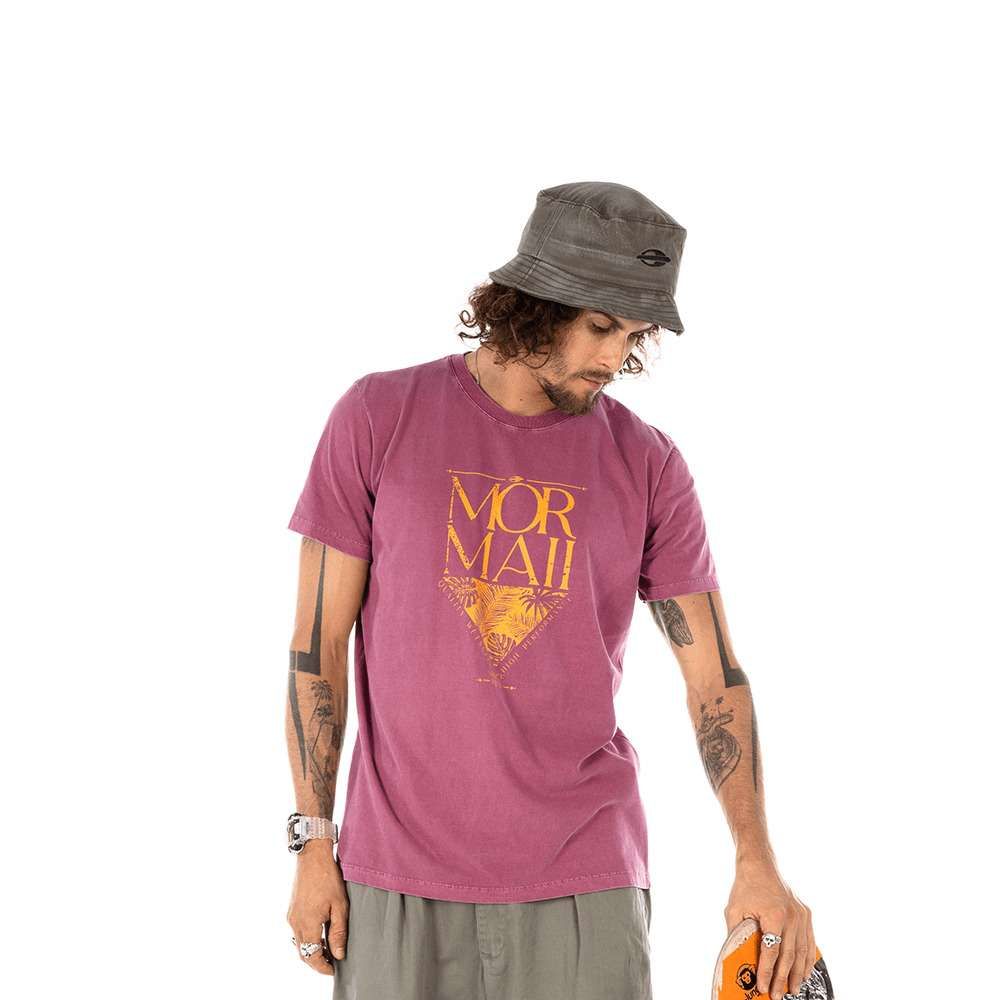 Camiseta Em Malha Algodão Premium Com Acabamento Em Lavanderia, Possui Estampa, Modelagem Básica, Decote Careca E Mangas Curtas. A Camiseta É Pré-Encolhida E Levemente Perfumada, Alcançando Assim, Um Toque Suave E Oferecendo Um Maior Conforto E Caimento De Quem Veste. Possui Estampa Frontal. Mens Graphic, Toque, Mens Tops, T Shirt, Products, Fashion, Bald Hair, Supreme T Shirt, Men's