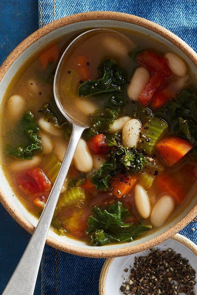 A pound of dried beans is the inexpensive foundation for this simple, hearty meal. Serve it with slices of whole-wheat bread or a side salad for a complete and satisfying lunch or dinner. #soups#chili#stews#souprecipes#healthysoup#healthyrecipes#comfortfood White Bean Soup Recipes, Low Calorie Soup, Cooking Recipes, Healthy Recipes, Diet Recipes, Healthy Soups, Vegan Soups, Cooking Hacks, Healthy Lunches