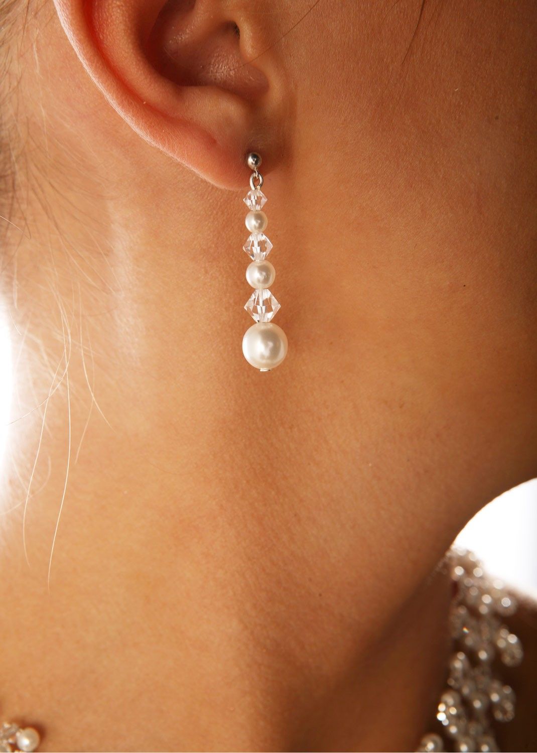 Boucles d'oreilles mariage pendantes en perles et cristal Perles ... Boucles d'oreilles mariage pendantes en perles et cristal Perles ...