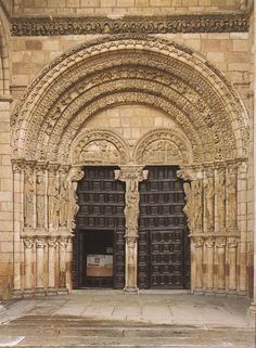 Spain Travel Inspiration Basilica Of San Vicente Avila Spain ロマネスク 教会 探検