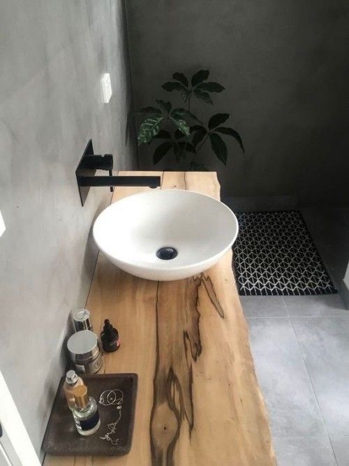 Holz im Bad bringt Opulenz und Wärme mit, verlangt aber Pflege