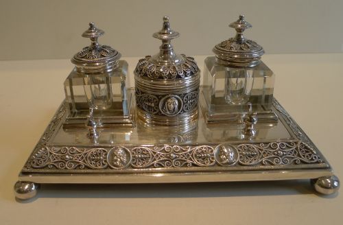 Silver Plated Inkwell Desk Set C.1890 Antique Inkwells And Pens Silver plated inkwell desk set c.1890 Antique Writing Desk, Antique Desk, Sous - Silver Plated Inkwell Desk Set C.1890 Antique Inkwells And Pens