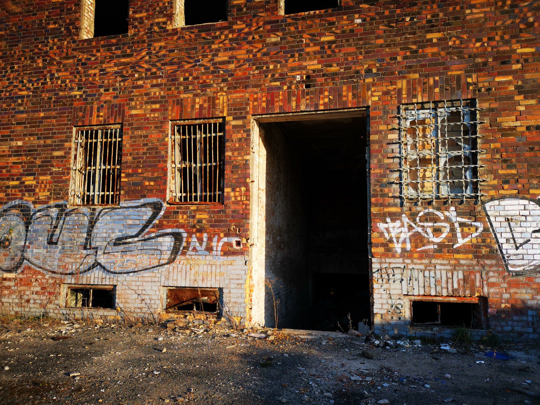 During the Cold War, the Russians had camps scattered all over the GDR either in new constructed building or in existing buildings like this. Build - and used by the Luftwaffe, 1934-45, taken over by the Soviet Air Force, 1945-94. In these, the hangar and adjoining buildings, they repaired their aircrafts. Today left to decay. #ColdWar #Soviet #urbex #urbanexploration #abandoned #decay #abandonedplaces #urbexphotography Abandoned Ohio, Abandoned Factory, Abandoned Asylums, Abandoned Hospital, Abandoned Buildings, Abandoned Places, Places In Europe, Places Around The World, Around The Worlds