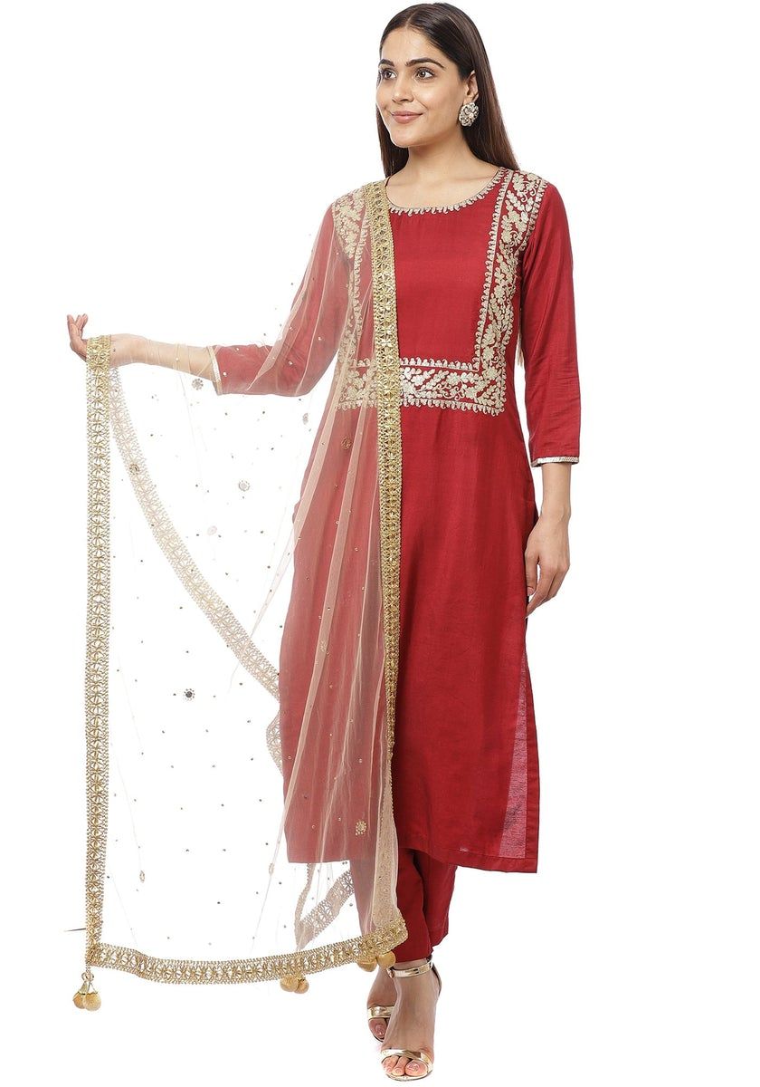 Silk Kurti, Silk Dupatta, Wedding Salwar Kameez, Embroidered Kurti, Salwar Suits Online, Royal Look, Dress Neck Designs, Silk Pants, Perfect Wedding Dress