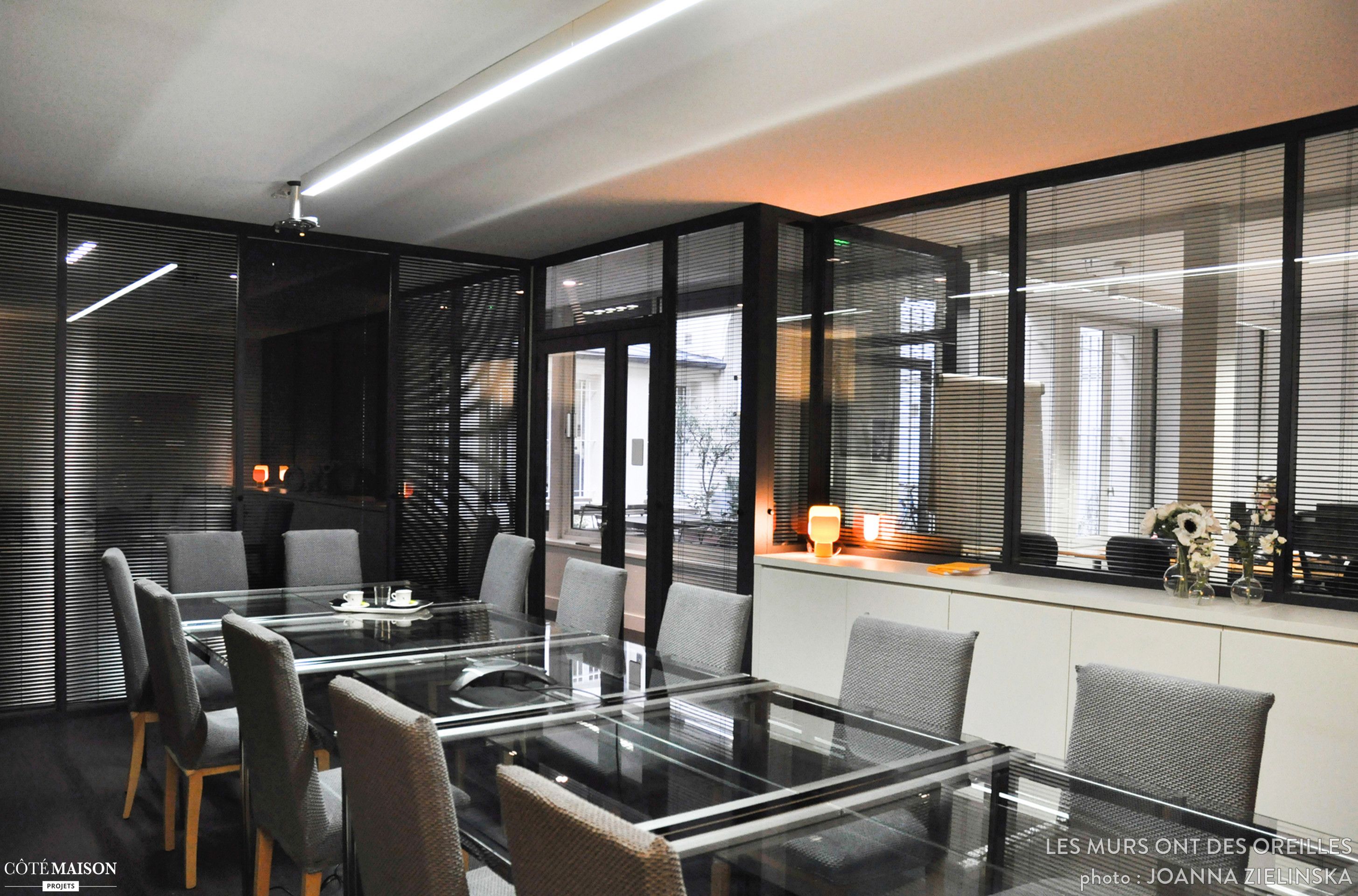 Une salle de réunion design et moderne qui joue la carte de la ... Une salle de réunion design et moderne qui joue la carte de la ...