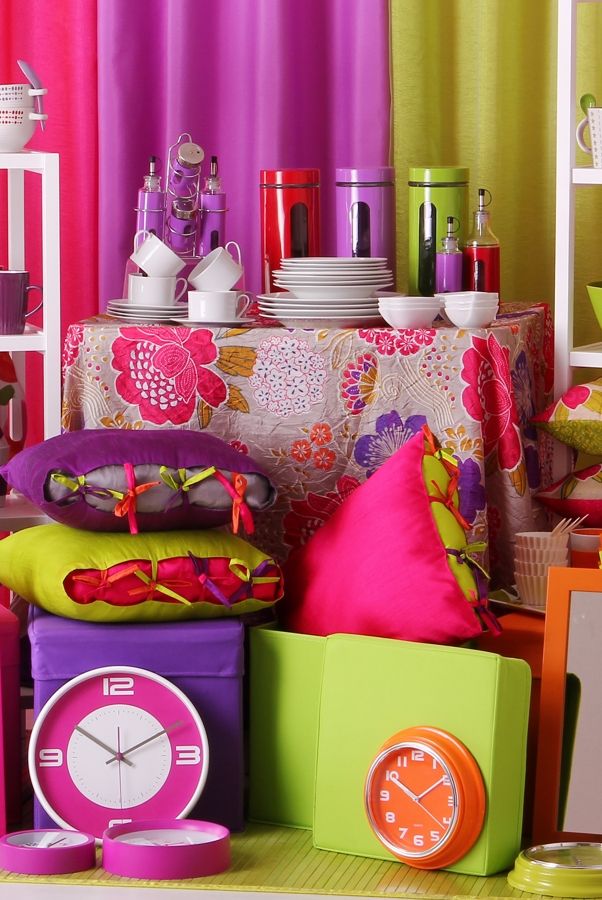 #Tazas, #platos, #manteles, #cojines, #colores, #estanteria blanca, #bowl, #botes de cocina, #convoi, #aceiteras, #cojines, #cuchara, #espejos, #espejo baño, #utensilios de cocina, #bandejas de flores, #relojes pared de la nueva colección Primavera - Verano 2013. Casa Selección. Quilts, Furniture, Home Decor, Pink, Kitchen Gadgets, Dishes, Canisters, Trays, Table Toppers