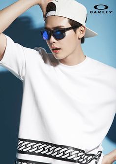 lee jong seok is fashionably urban geeky new oakley lee jong seok is fashionably urban geeky new oakley