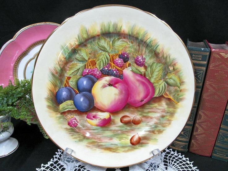 Vintage AYNSLEY ORCHARD FRUIT England Dinner plate N. Brunt signed painted Antique Tea Cups, Rare Antique, Aynsley China, Fruit Pattern, Coffee Set, Cup And Saucer Set, Painted Signs, Orchard, Tea Set
