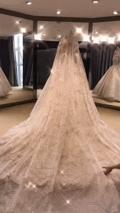Elegante Hochzeitskleider 2021 Brautkollektion Gifs 76 #modekreativ Elegante Hochzeitskleider 2021 Brautkollektion Gifs 76 #modekreativ