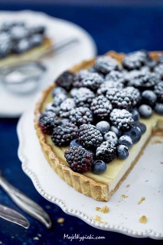Tart with Greek yogurt and fruits of the forest Just Desserts, Cake Desserts, Dessert Recipes, Tart Recipes, Baking Recipes, Berry Tart, Tart Baking, Pie Cake, Polish Recipes