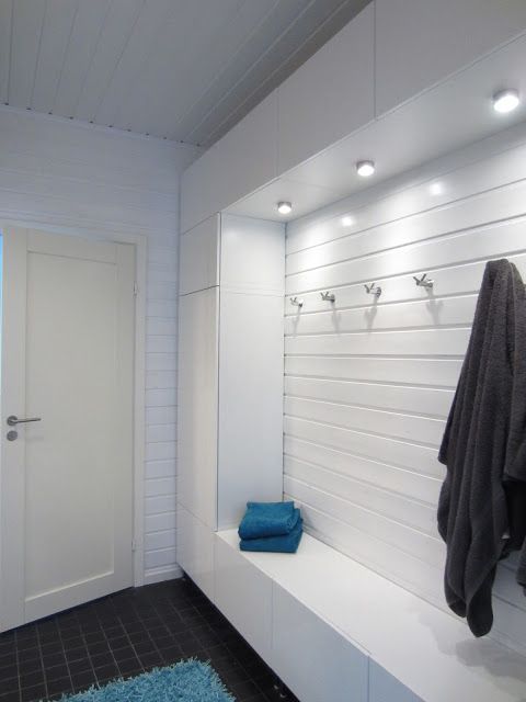 Lisää lootaa: pukuhuoneen uusi kalustus | Taloja ja Toiveita Cottage Bathroom, Bathroom Decor, Sauna, Nordic Houses, Garage Solutions, Interior Decorating, Interior Design, Pretty Room, Laundry Room Design