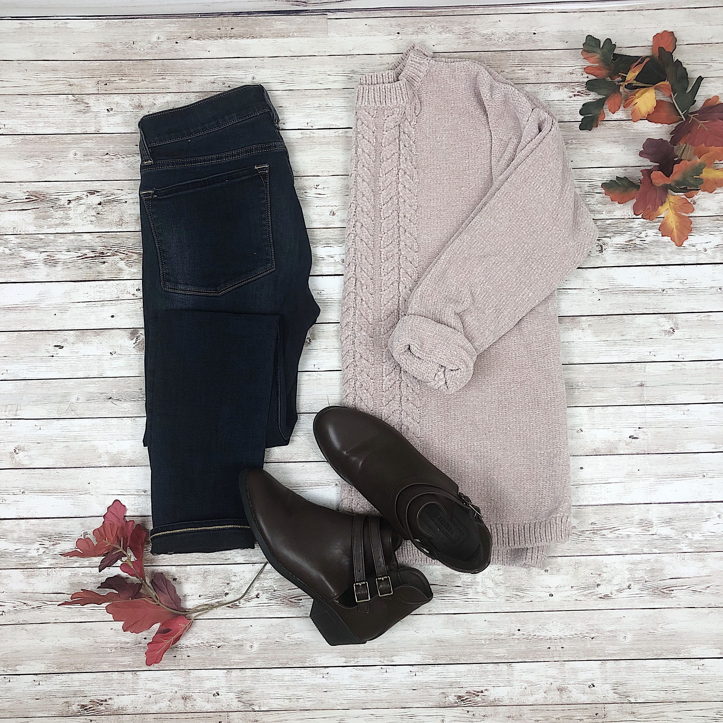 Fall boho western outfit idea #skinnyjeansandankleboots Pink knitted sweater with J.Crew dark wash skinny jeans and brown ankle boots! #skinnyjeansandankleboots