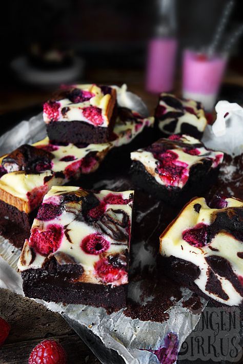 Winter - Brownies mit Cheesecake und Himbeeren - Zungenzirkus