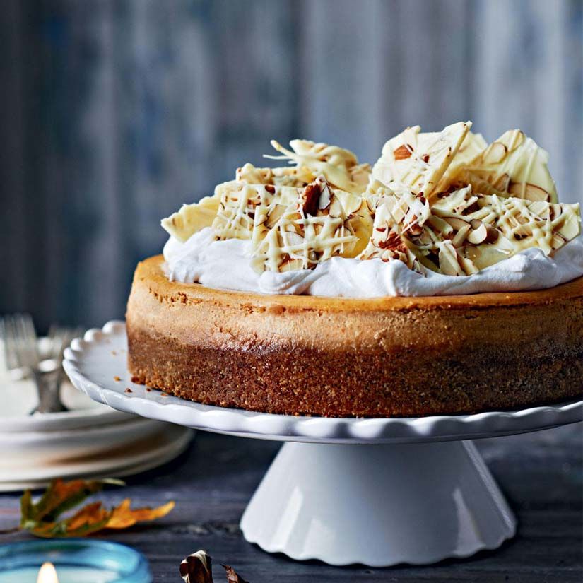 Gateau Aux Pommes Pacanes Et Raisins Ricardo Recipe Delicious Cake Recipes Raisin Cake Baking Sweet