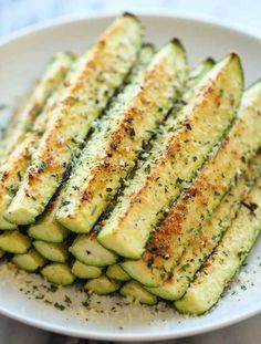 Squash ve peynir ve sarımsak ile krep: basit yemek tarifleri Squash ve peynir ve sarımsak ile krep: basit yemek tarifleri