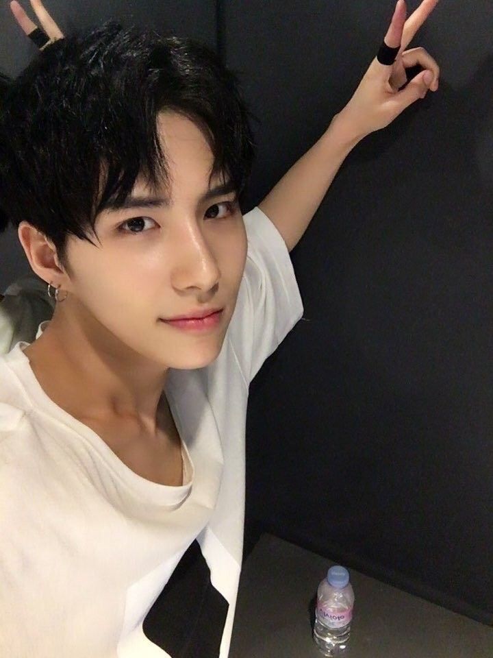 kim seyoon a c e pls stan them they re great kpop kim seyoon a c e pls stan them they re great kpop