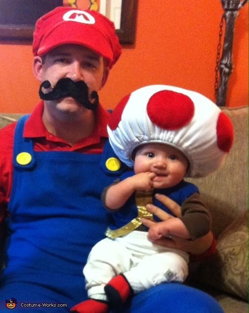 Mario, Luigi and Toad Halloween Costume Contest at Halloween ragazzo