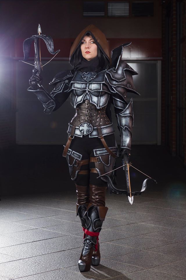 cosplay hunter Female demon