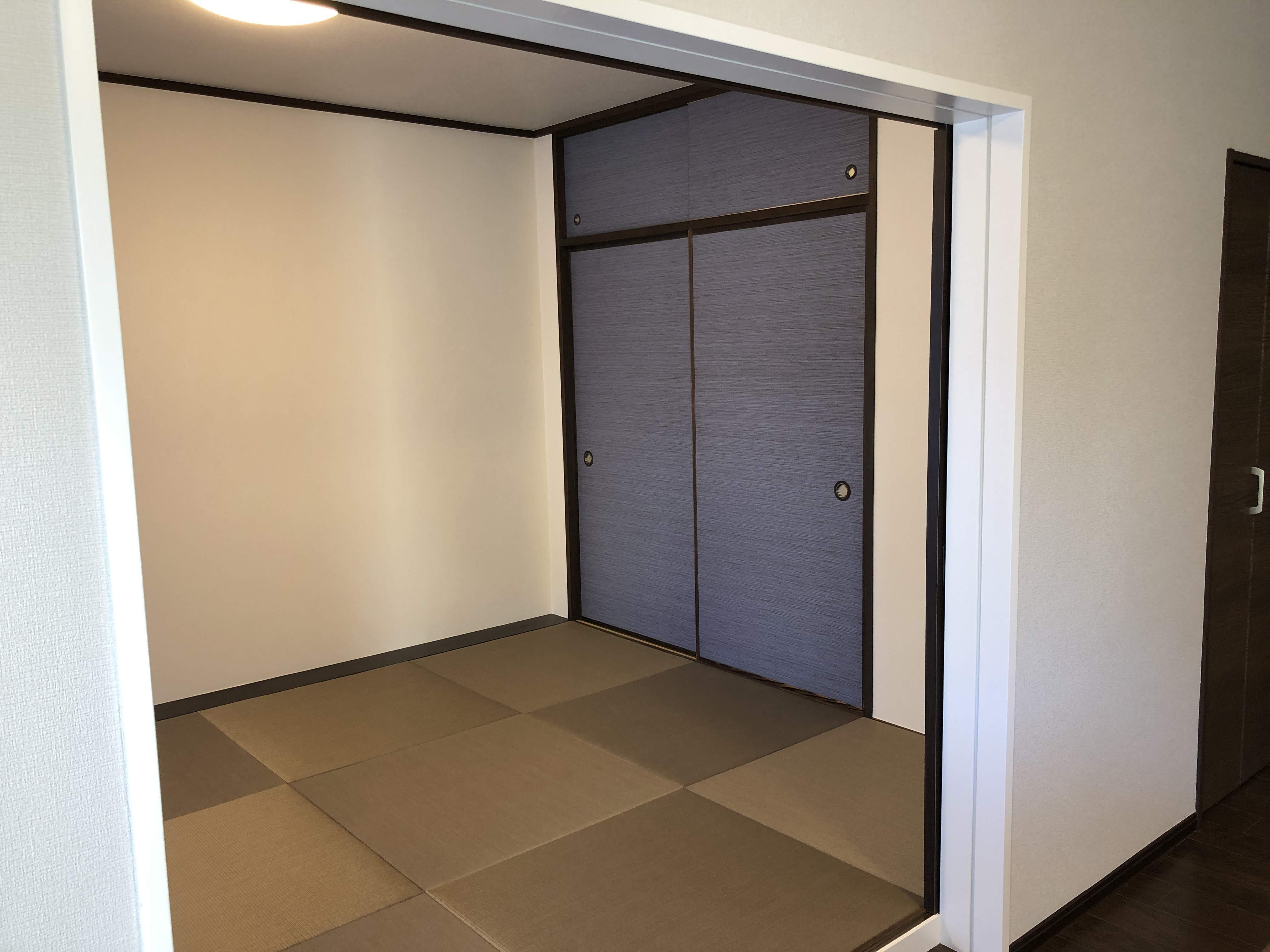 大和市つきみ野 リビングと一体感のあるモダンな和室リノベーション襖 R 05 錆桔梗 リノベーション 畳 襖 和室 大和市つきみ野 リビングと一体感のあるモダンな和室リノベーション襖 R 05 錆桔梗 リノベーション 畳 襖 和室
