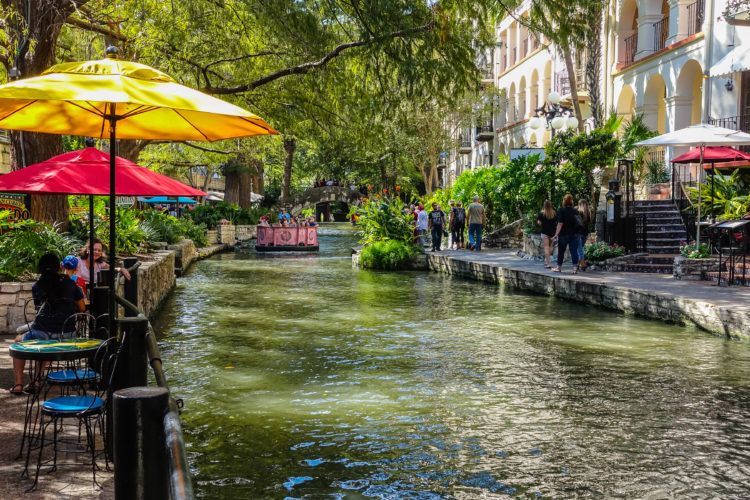 River Walk in San Antonio, Texas Visit San Antonio, Downtown San Antonio, San Antonio Texas Riverwalk, San Antonio Apartments, Texas Attractions, San Antonio Missions, River Walk, Texas Hill Country, Historical Sites