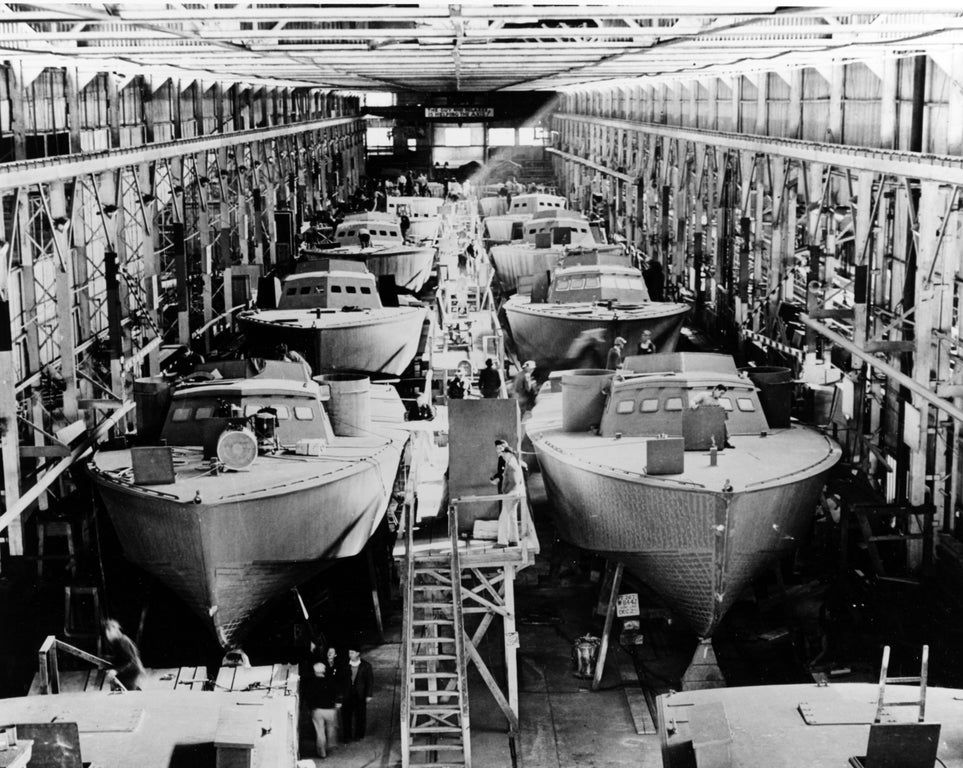 Higgins PT Boats On The Assembly Line New Orleans 1943 5628x4428 higgins-pt-boats-on-the-assembly-line-new-orleans-1943-5628x4428